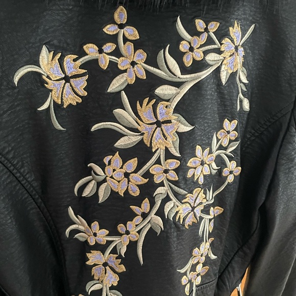 Faux fur trimmed embroidered jacket - Picture 5 of 8